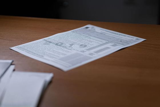 Έντυπο φορολογικής δήλωσης στο γραφείο του Λογιστικού Γραφείου Πετράς στη Νάξο